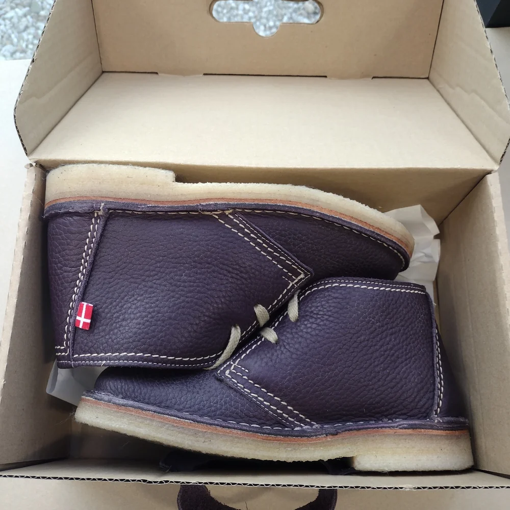 Plum color Grena Duckfeet Women's Boots Sold out - Picture 2 of 12